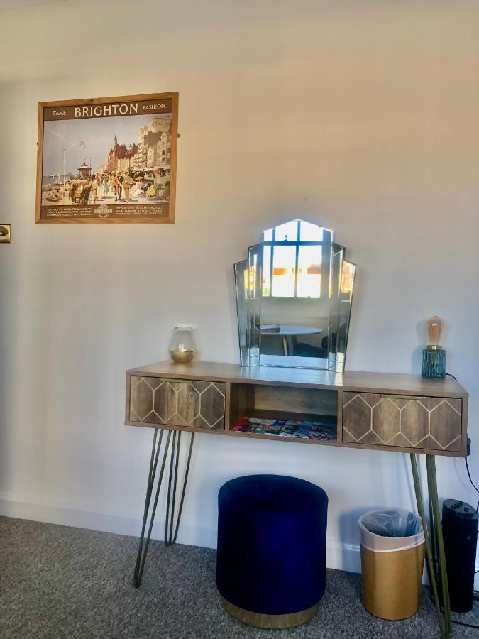 Seafront Sanctuary Beautiful Art Deco With Stunning & Sea Views *
