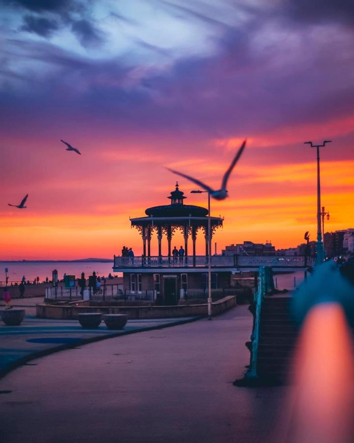 Apartment Seafront Sanctuary Beautiful Art Deco With Stunning & Sea Views Brighton