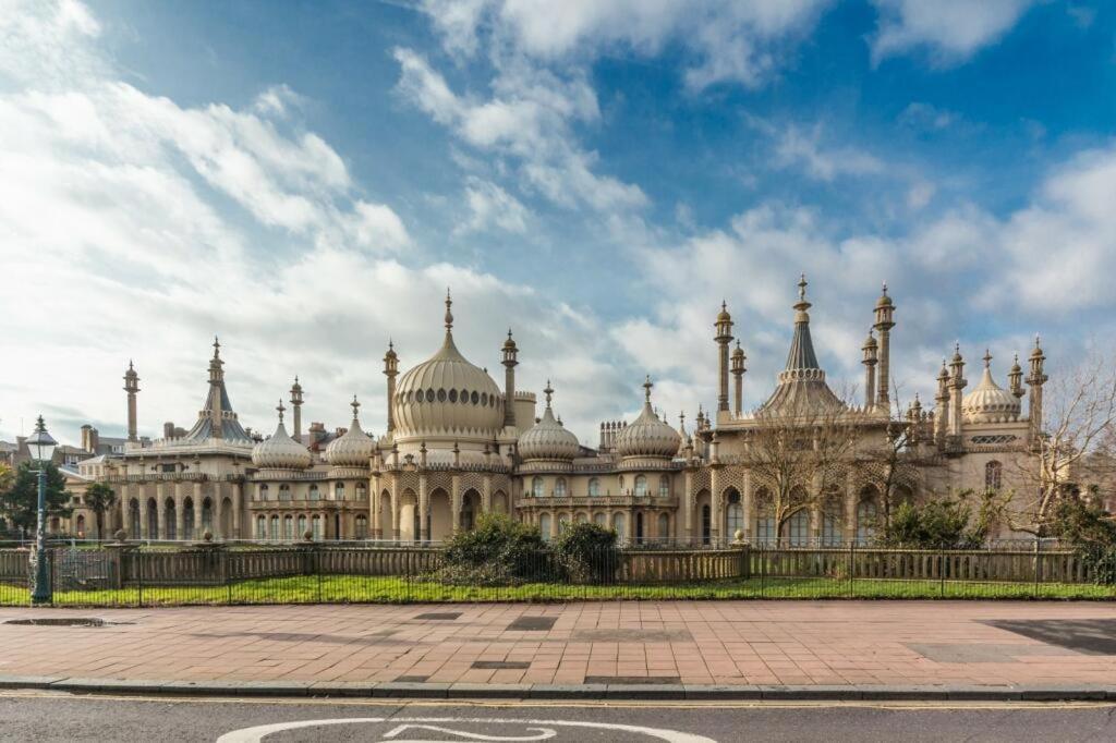 Seafront Sanctuary Beautiful Art Deco With Stunning & Sea Views *